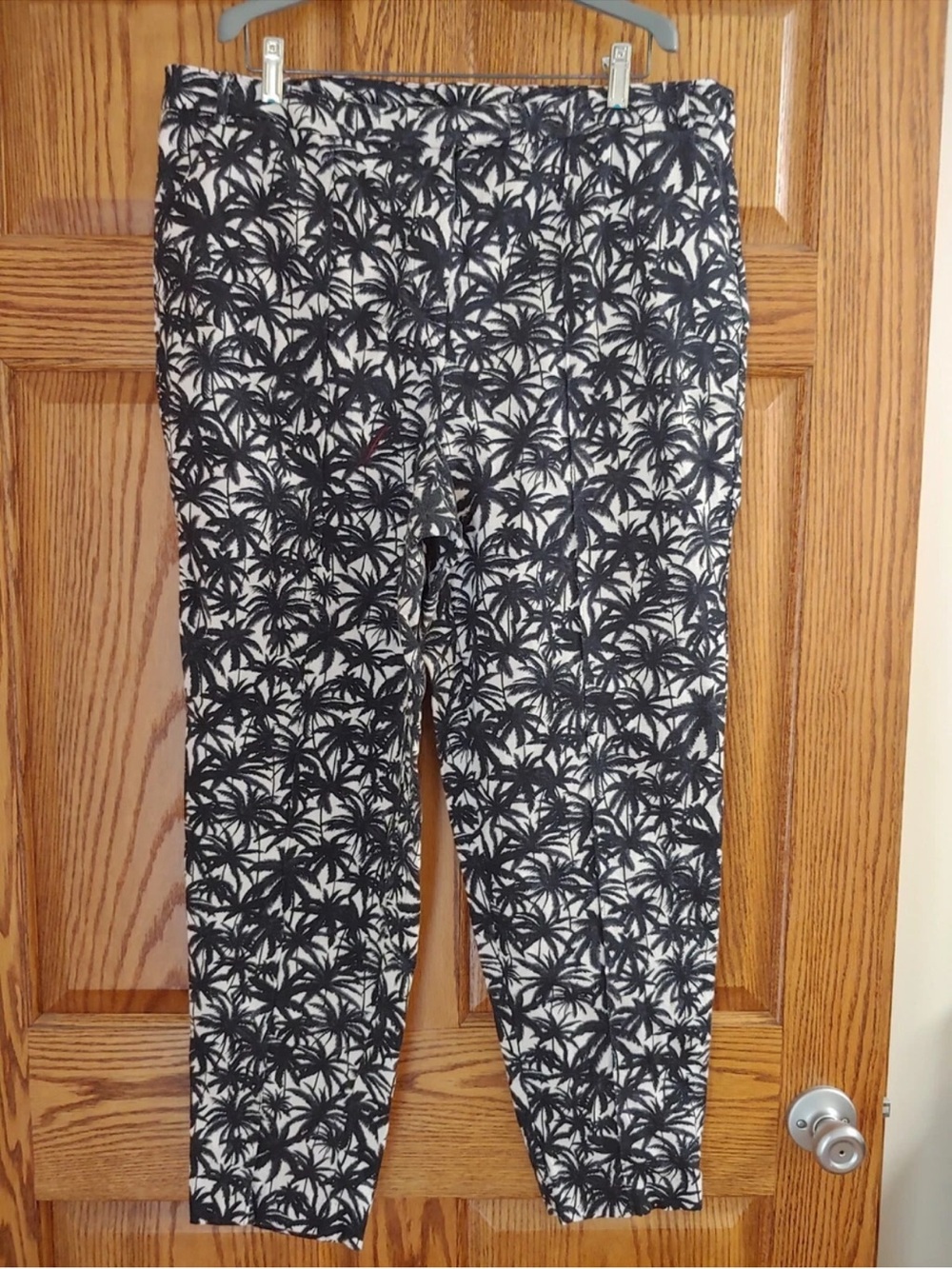 Cato Black and White Palm-Print Ankle Pants